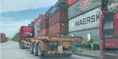 上海港禁止集裝箱卡車超重運(yùn)輸